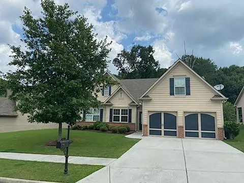4 bed, 2.0 bath, 1835 sqft, $2,425 — Photo 1