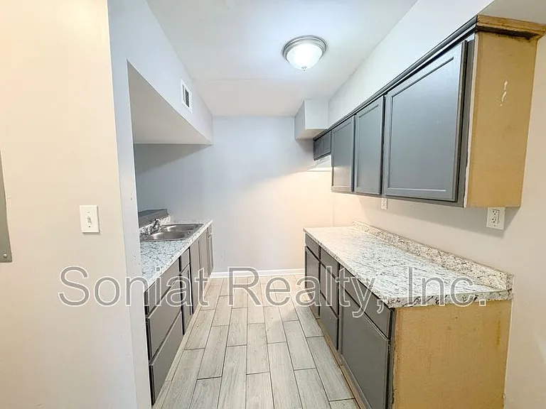 7721 S Coronet Ct #D — Photo 5