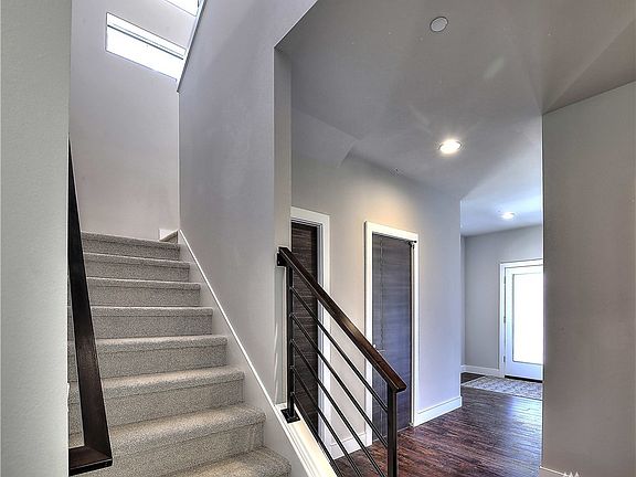 5th image of 5112 53rd Ave W