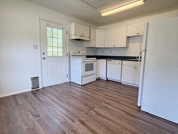 5th image of 2215 Vine St