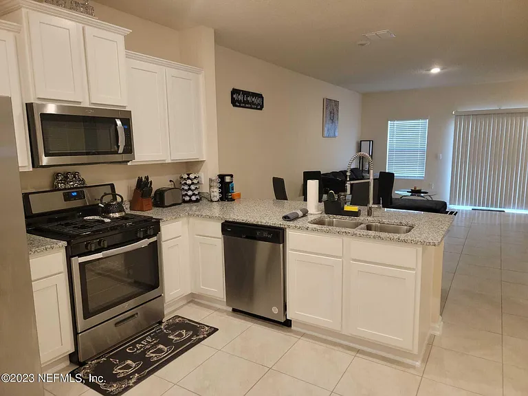 450 Coastline Way — Photo 4