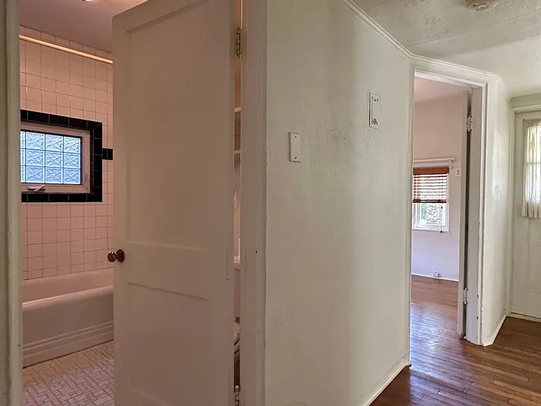 1115 S Maple Ave — Photo 17