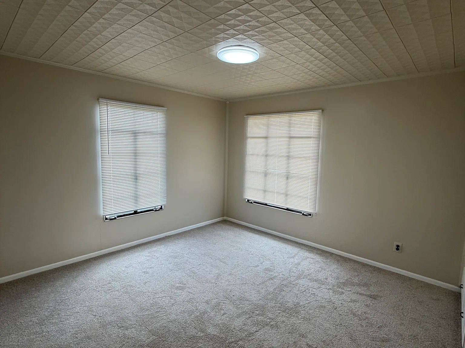 3 bed, 1000 sqft, $1,480 — Photo 3
