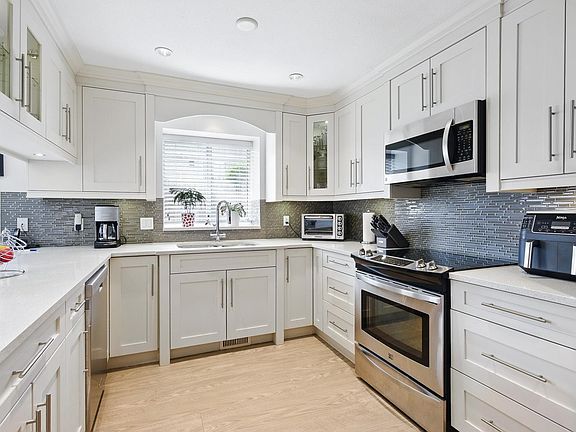 2nd image of 11441 Surrey Rd