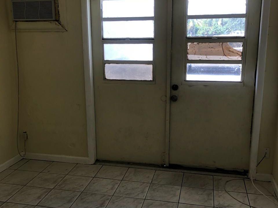 2nd image of 475 W Dania Beach Blvd APT 3