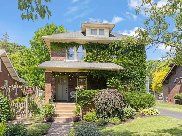 143 N Wright St, Naperville, IL 60540