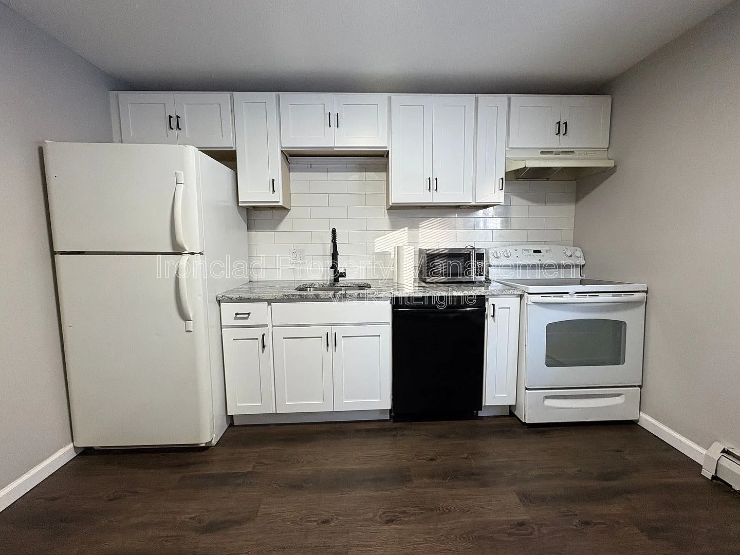 1 bed, 1.0 bath, 850 sqft, $1,357 — Photo 2