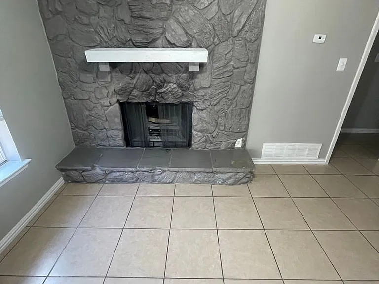 412B Hollandale Cir — Photo 2
