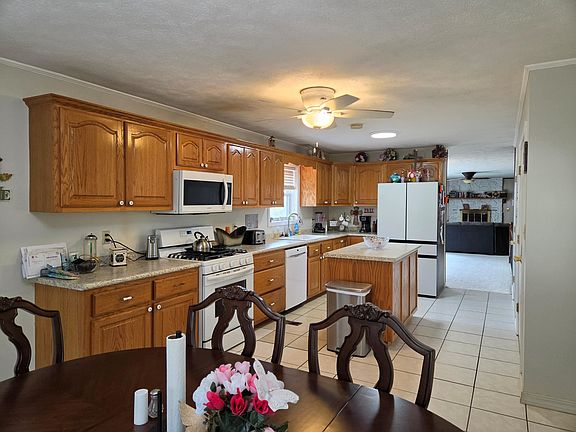 4th image of 1012 Fairwater Cir