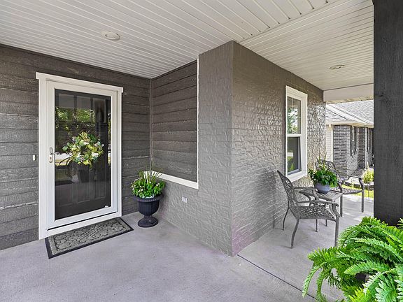 4th image of 150 Lace Bark Avenue