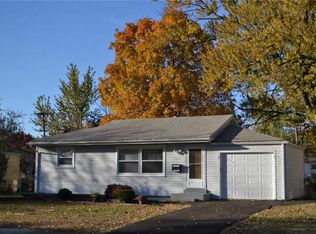 1090 Flora Ln, Florissant, MO 63031