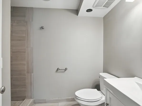 3509 Brookdale Dr N, Brooklyn Park, MN 55443