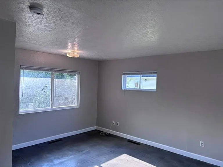 2377 Hanna Dr — Photo 5