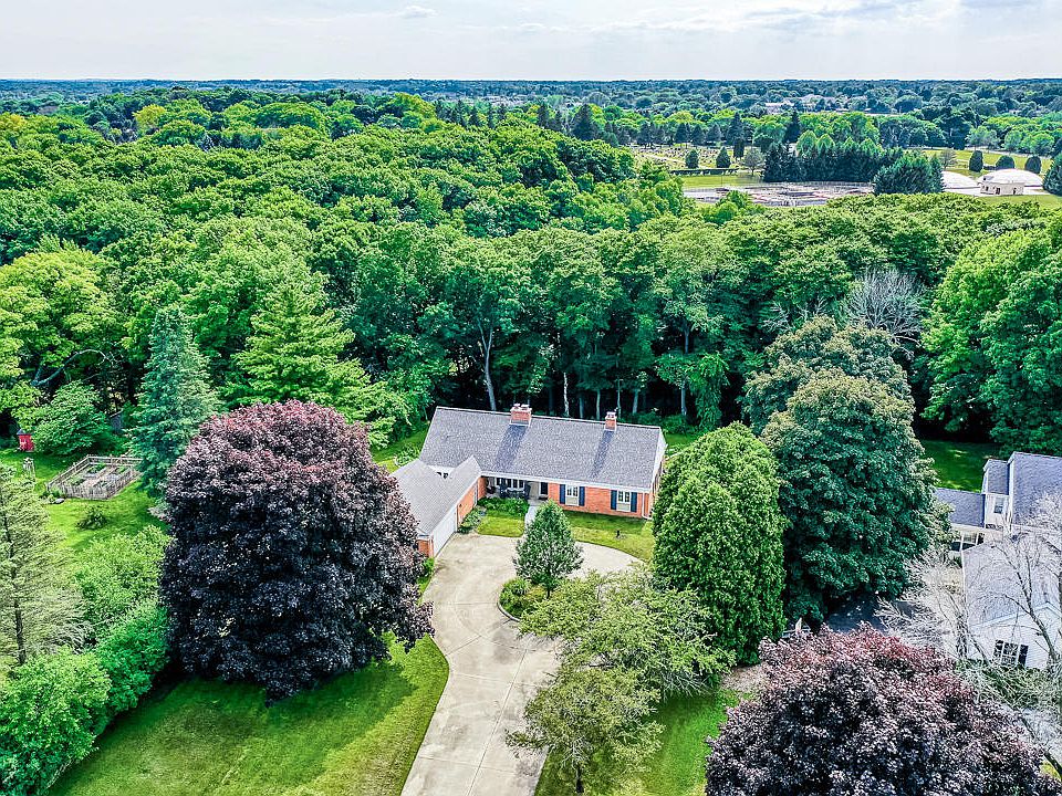 4901 Timbercrest Dr, Cedarburg, WI 53012 Zillow