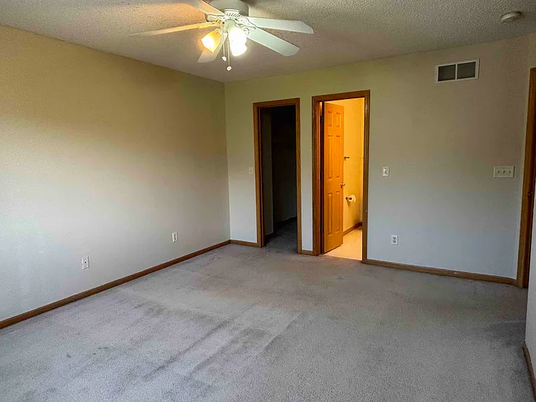 657B Kingfisher Ln #B — Photo 7