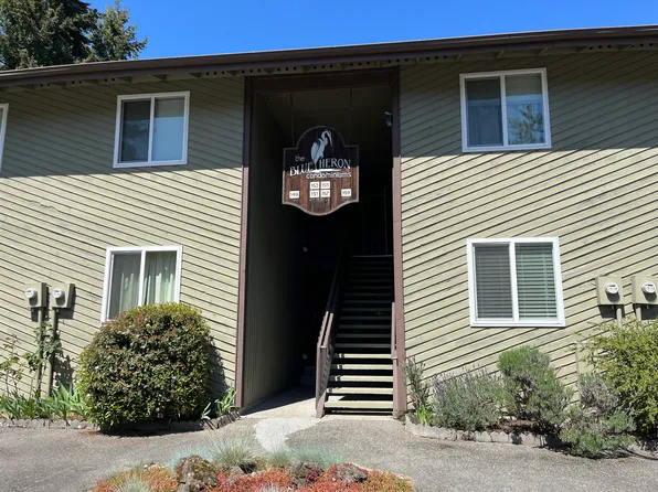 153 Wallace Way NE, Bainbridge Island, WA 98110