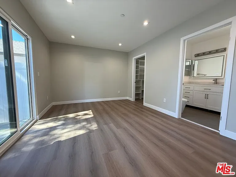 6403 Gentry Ave — Photo 14
