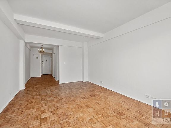 4th image of 550 Grand St APT H11e