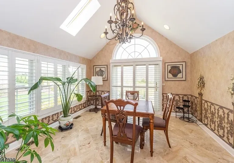 Briar Ct — Photo 4