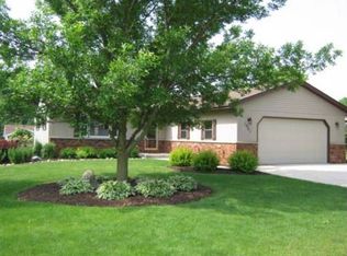 1021 Carver Ave, Howards Grove, WI 53083