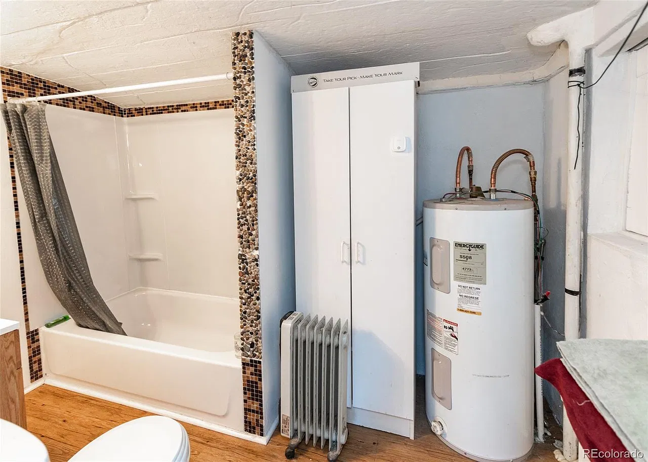 Studio, 350 sqft, $850 — Photo 2