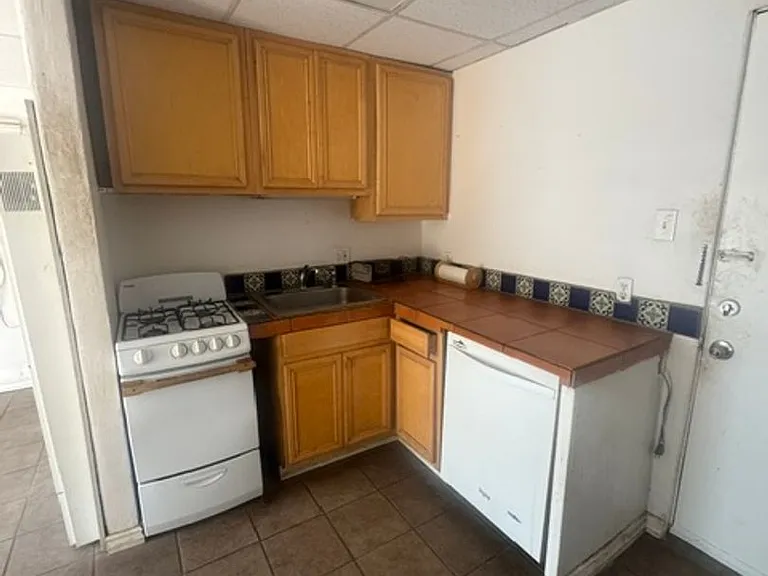 603 Dartmouth Dr NE — Photo 3