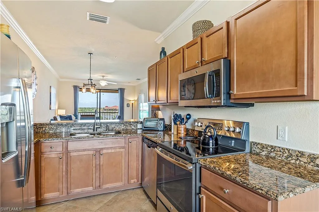 2 bed, 2.0 bath, 1122 sqft, $7,500 — Photo 4