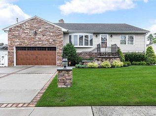 7 Seabreeze Rd, Massapequa, NY 11758