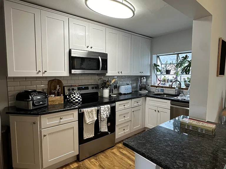 1413 N Lincoln St — Photo 5