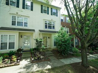 42995 Astell St, Chantilly, VA 20152
