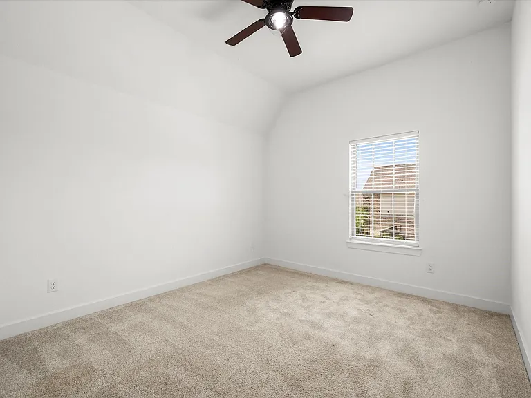 1911 Golden Leaf Dr — Photo 31