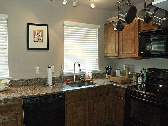 3rd image of 521 Bashford Ln