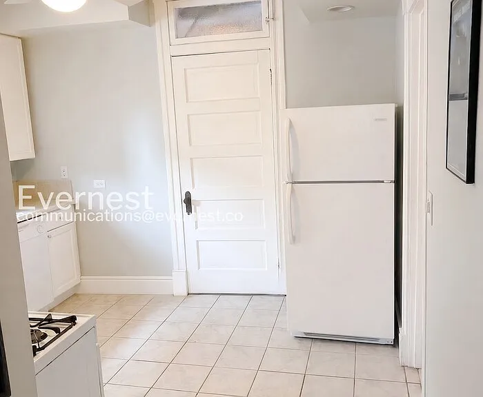 2500 N Southport Ave #2 — Photo 2
