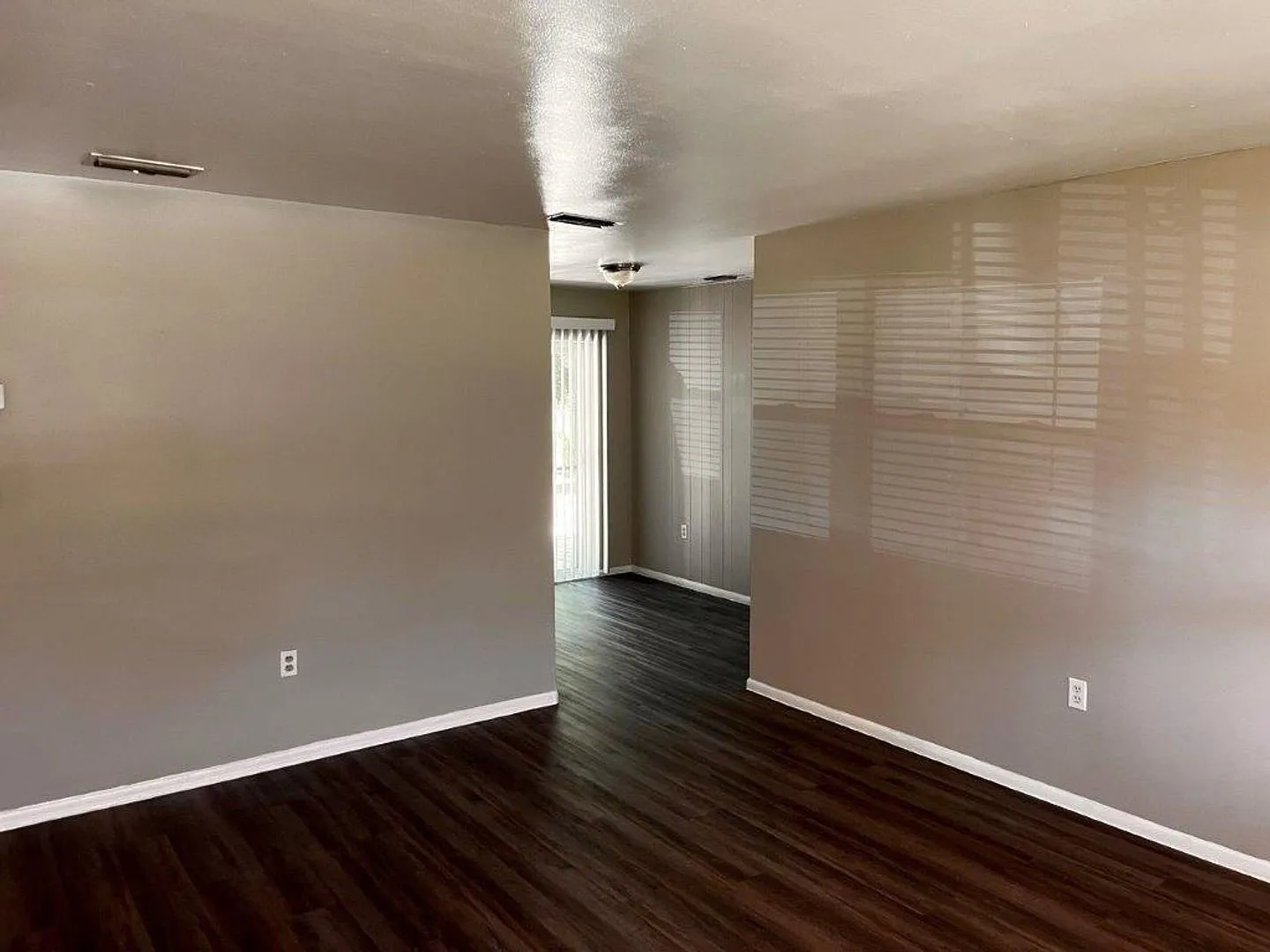 3 bed, 2.0 bath, 1000 sqft, $1,599 — Photo 4