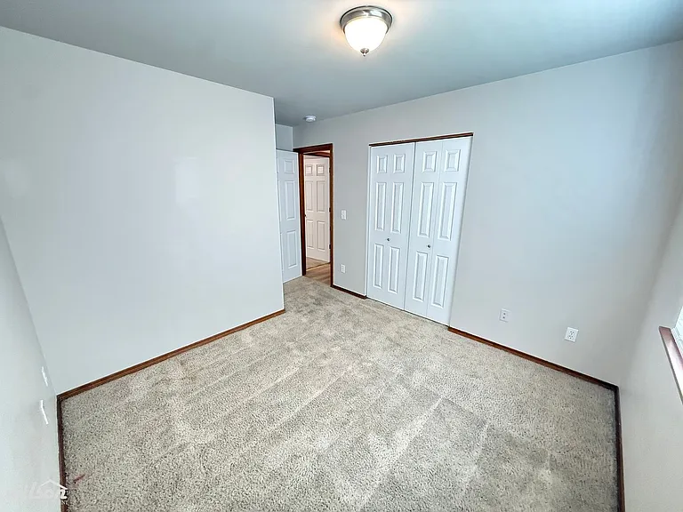 1900 Wellington Dr — Photo 9