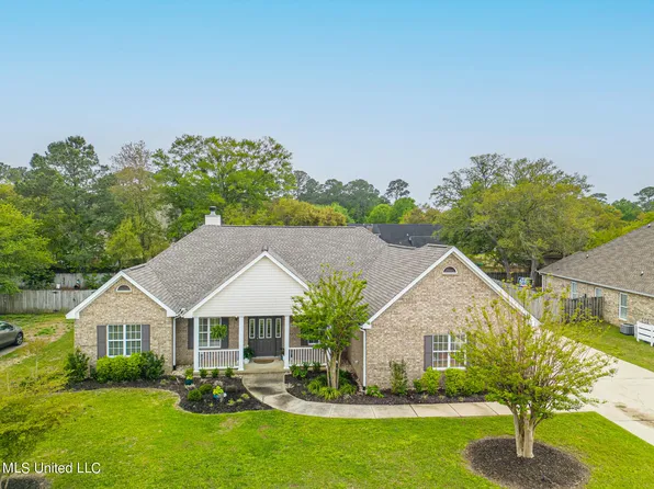 3821 Bergerac Ln, Ocean Springs, MS 39564