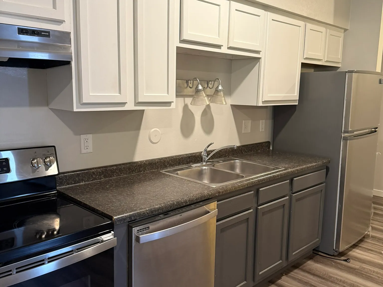 3 bed, $3,275 — Photo 3