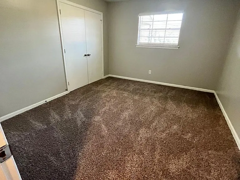 Huntingdon Apartments — Photo 16