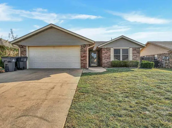 214 SE Heather Ln, Lawton, OK 73501