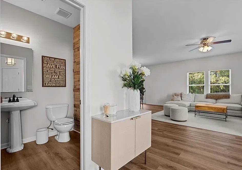 4 bed, 2539 sqft, $2,800 — Photo 2