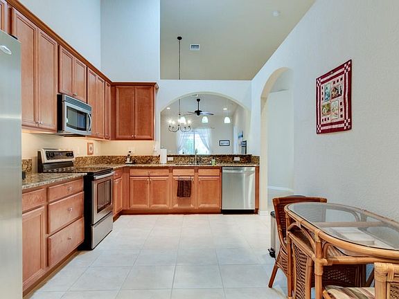 5th image of 6455 Oxford Cir