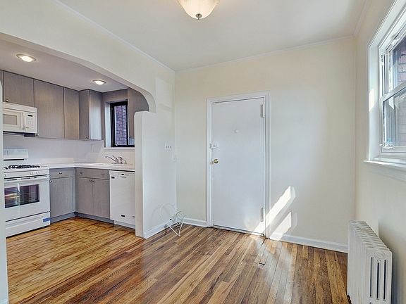 3rd image of 1177 Shore Pkwy #1