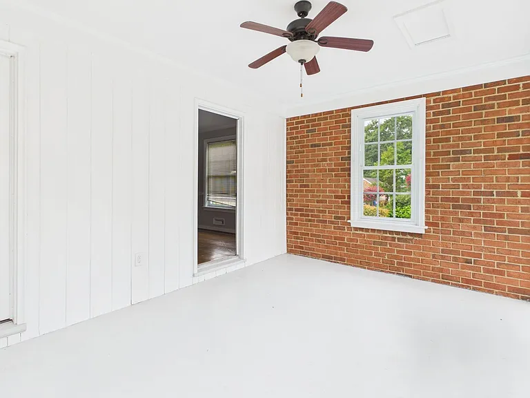 1519 Chauncey Ln — Photo 32