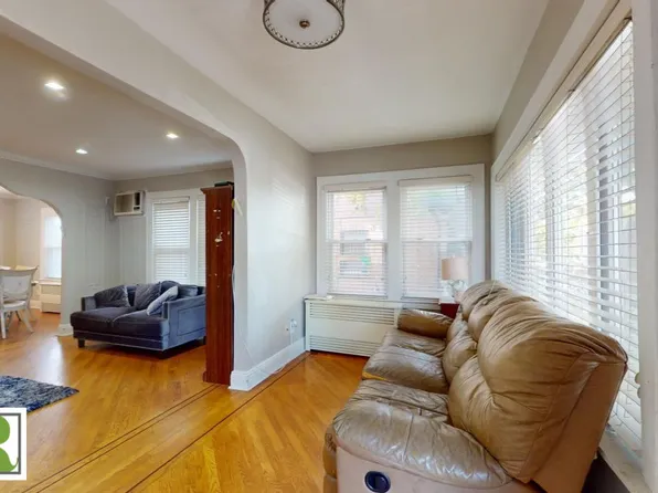 4010 Quentin Road image 2 of 13