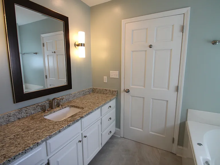 106 Elliott St W — Photo 10