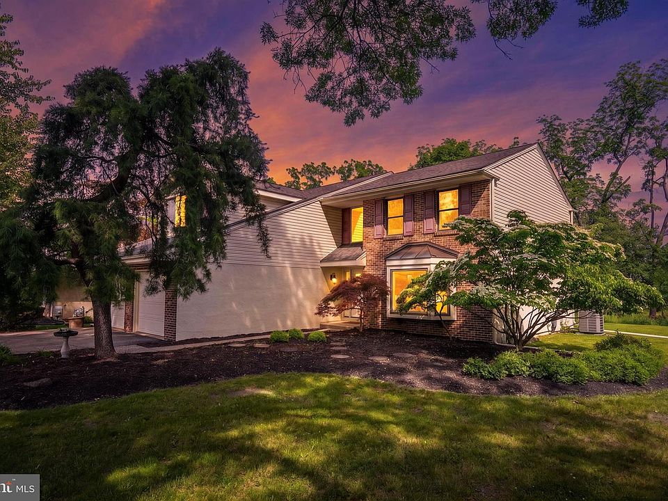 1st image of 890 Village Cir