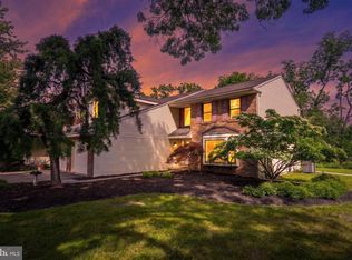 890 Village Cir, Blue Bell, PA 19422