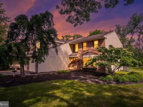 890 Village Cir, Blue Bell, PA 19422