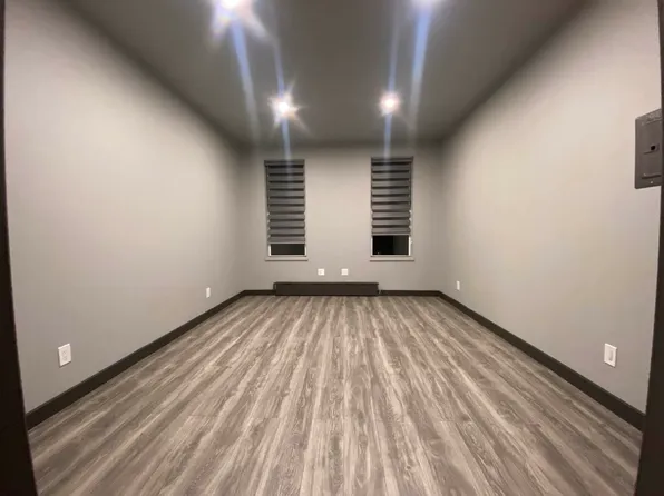 18-69 Stanhope Street image 3 of 23