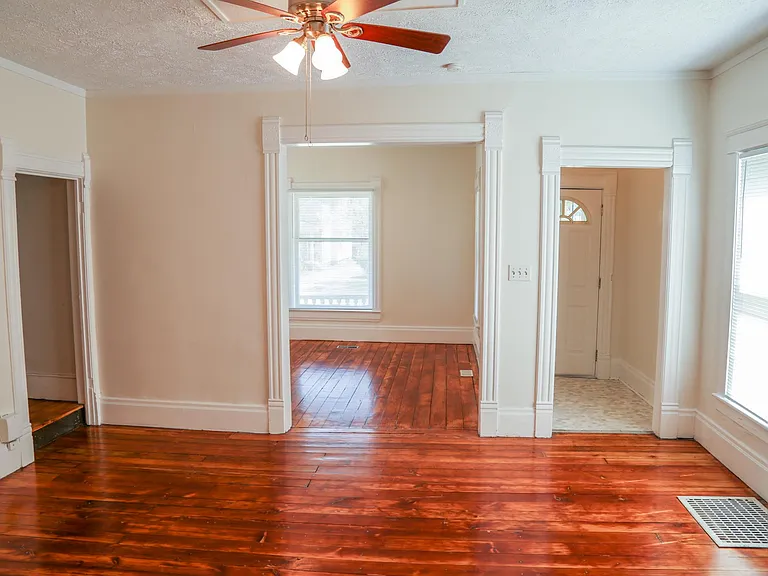 707 N Walnut St — Photo 5